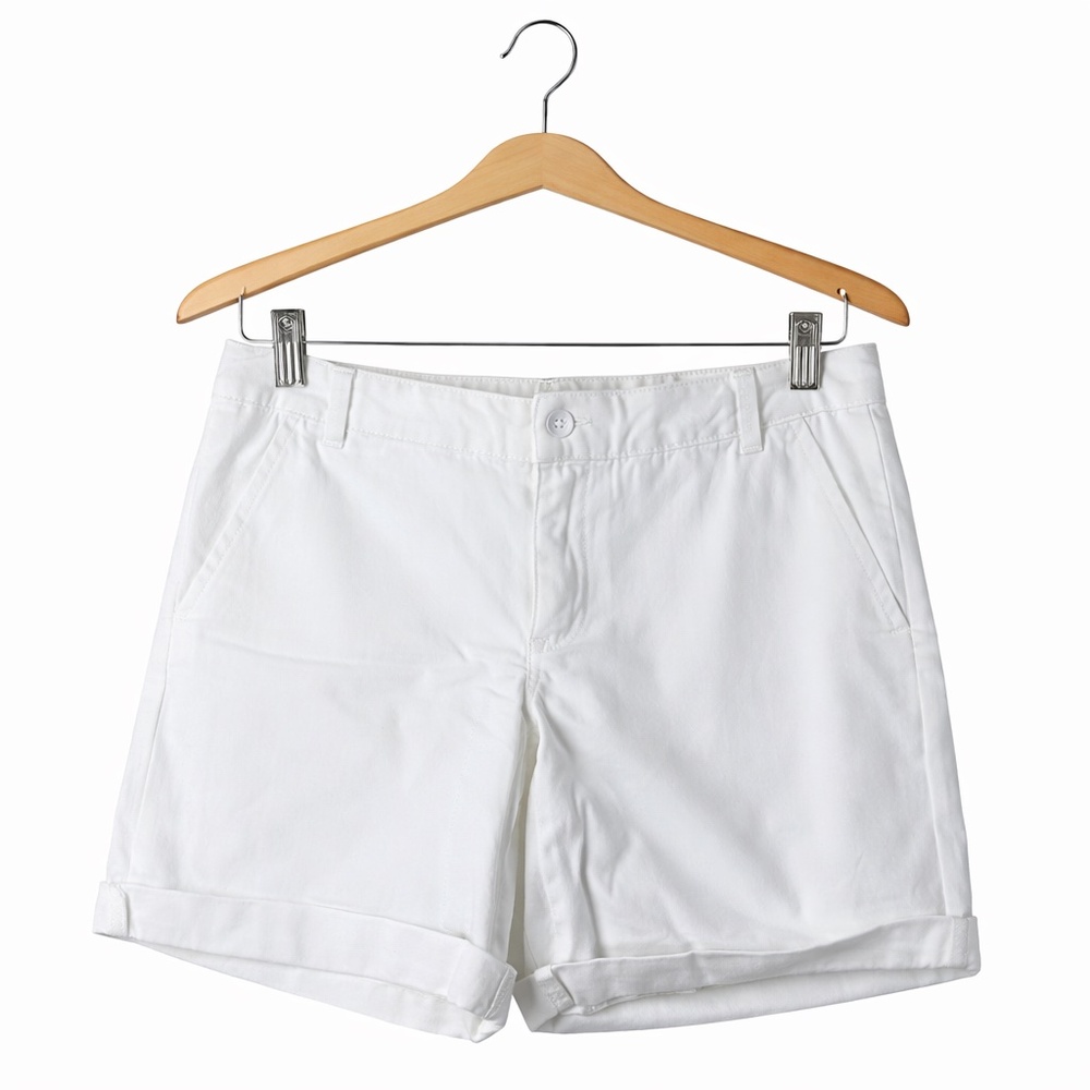 Gap Women's Creamy White Shorts. NWT. Size 6